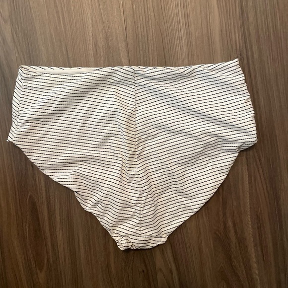 H&M Women’s Black and White Striped High-Waisted Bikini Bottom size 10 - Picture 4 of 6